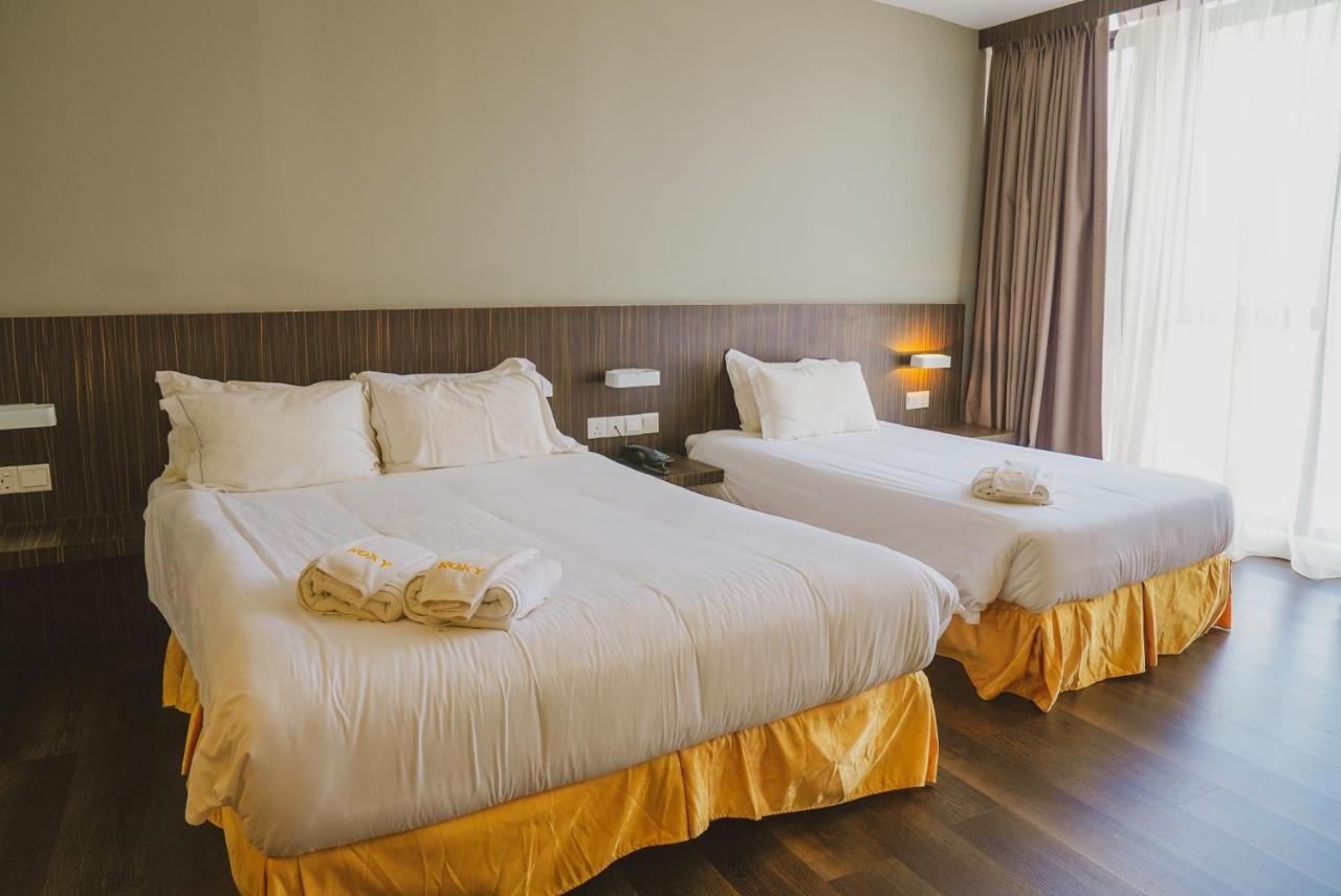 Roxy Hotel Serian Exterior foto